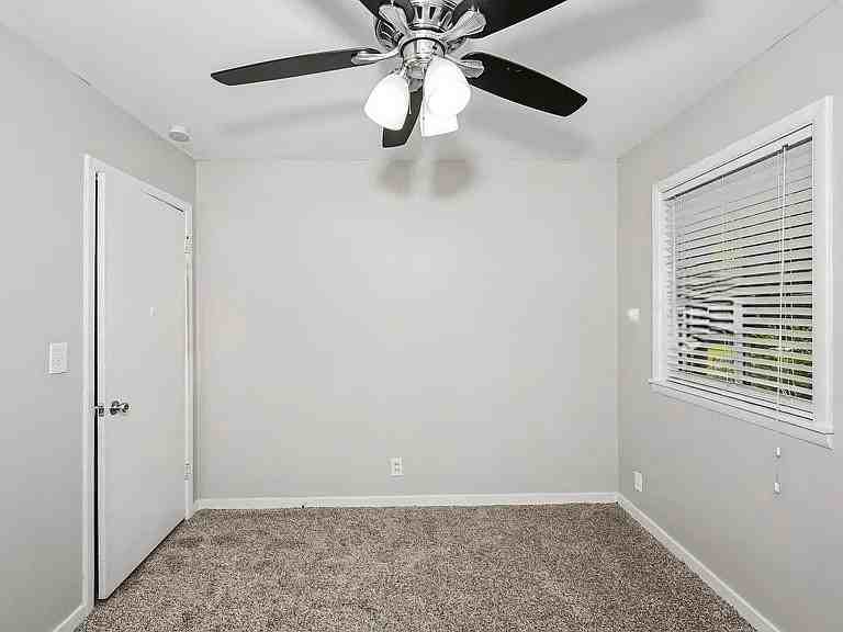 1139 Bowman Rd - Photo 4 of 9