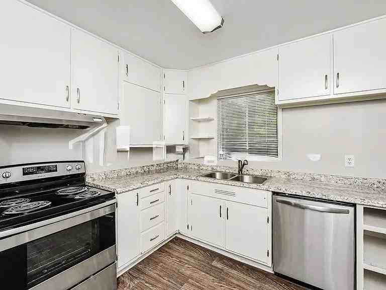 1139 Bowman Rd - Photo 6 of 9