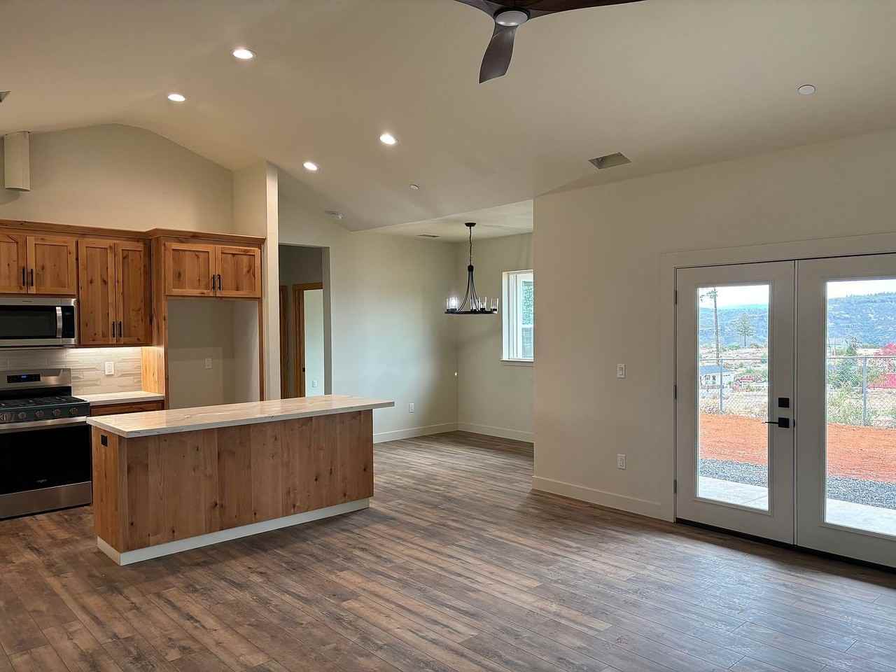 835 Fawndale Ln - Photo 2 of 7