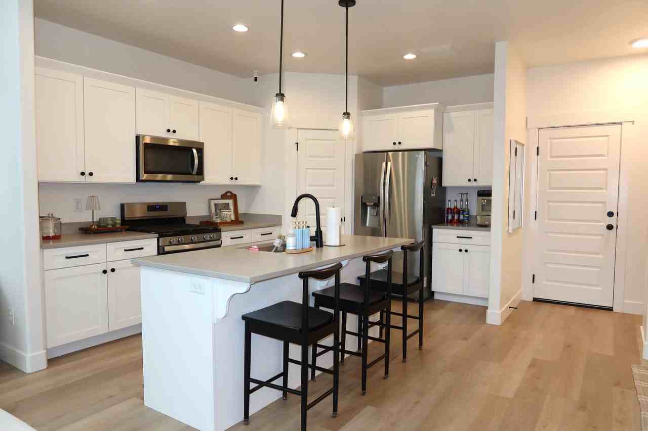 4038 Wn - Photo 3 of 20