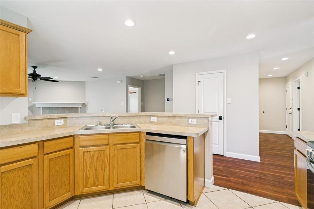 9932 George Washington Dr - Photo 4 of 17