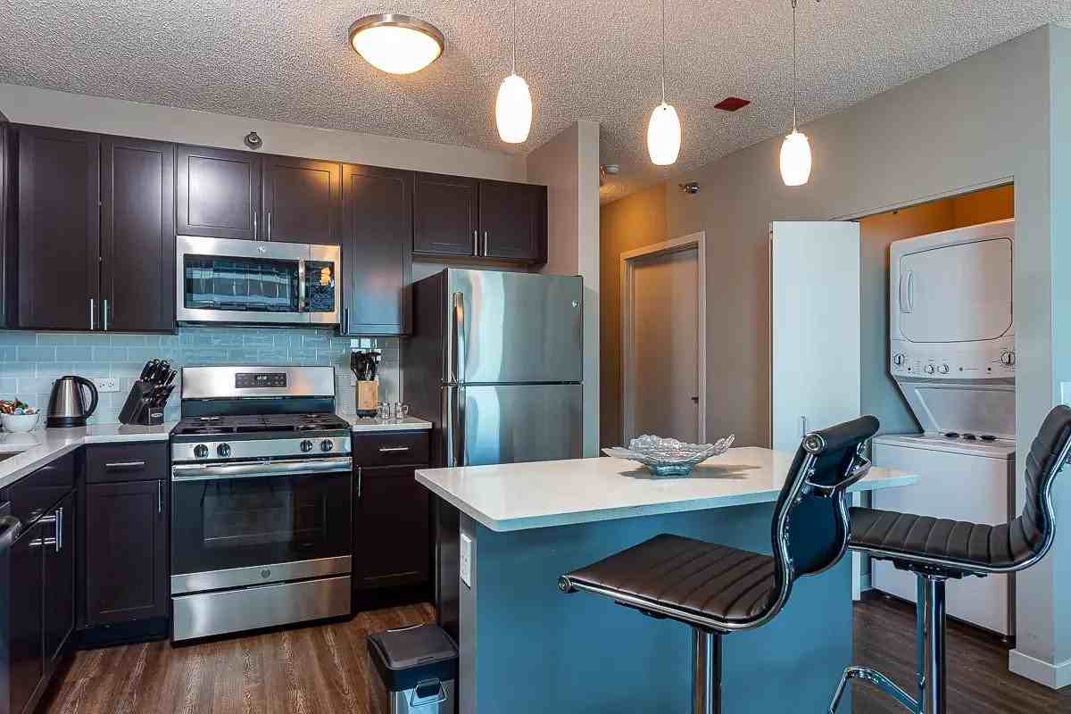344 E Grand Ave - Photo 2 of 13