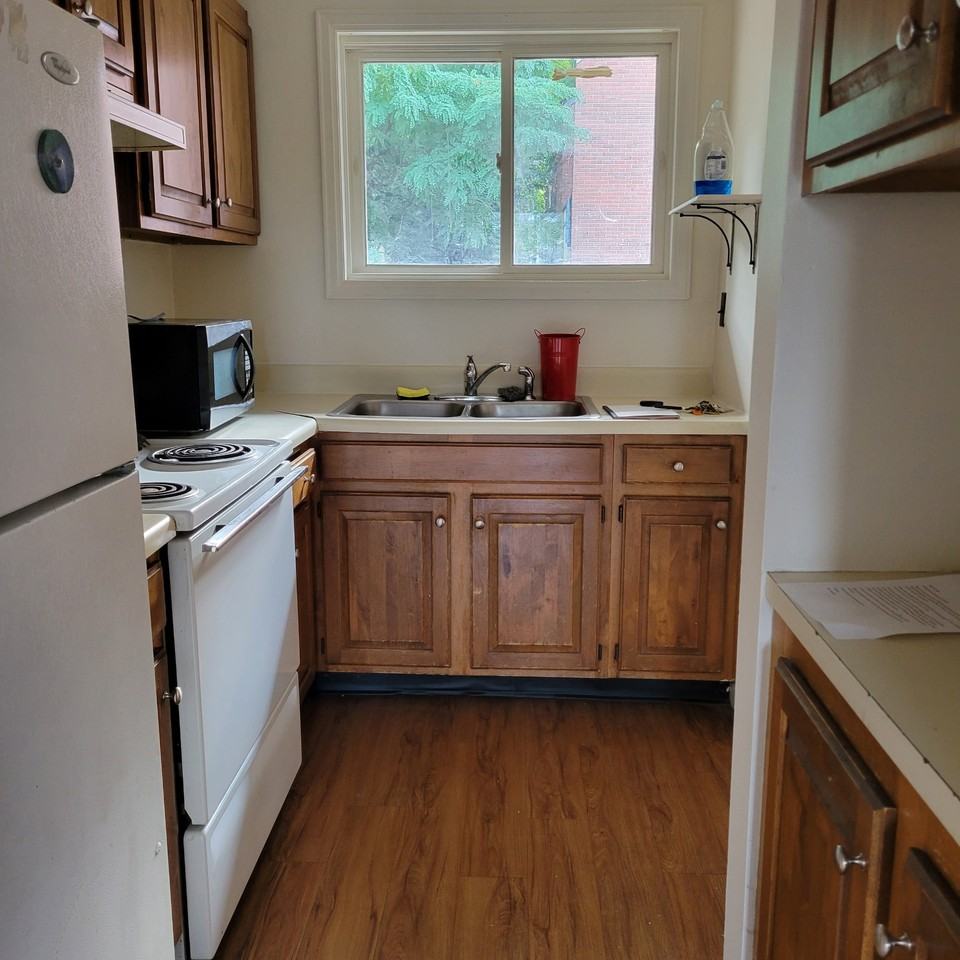 384 College St #4 - Photo 6 of 8