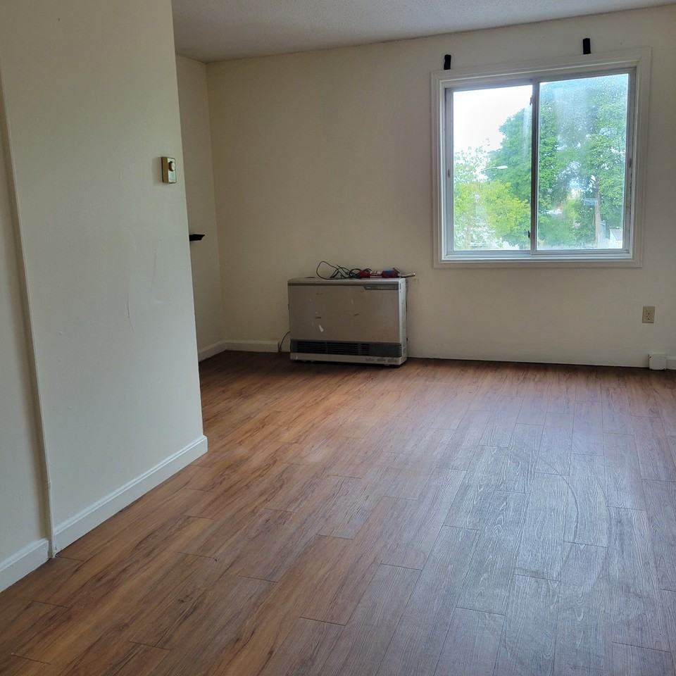 384 College St #4 - Photo 7 of 8