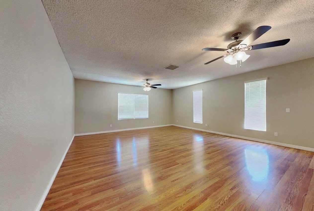 4900 W Michigan Ave #1 - Photo 5 of 10