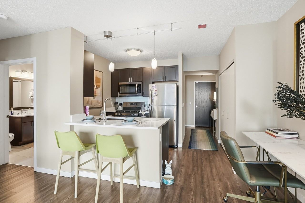 356 E Grand Ave - Photo 3 of 19