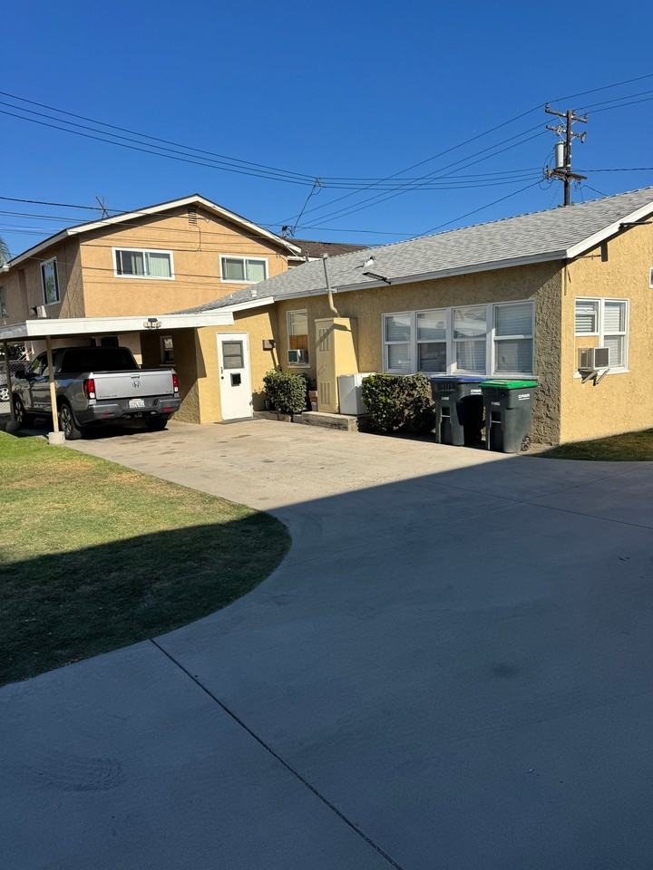 9715 Cedar St - Photo 4 of 15