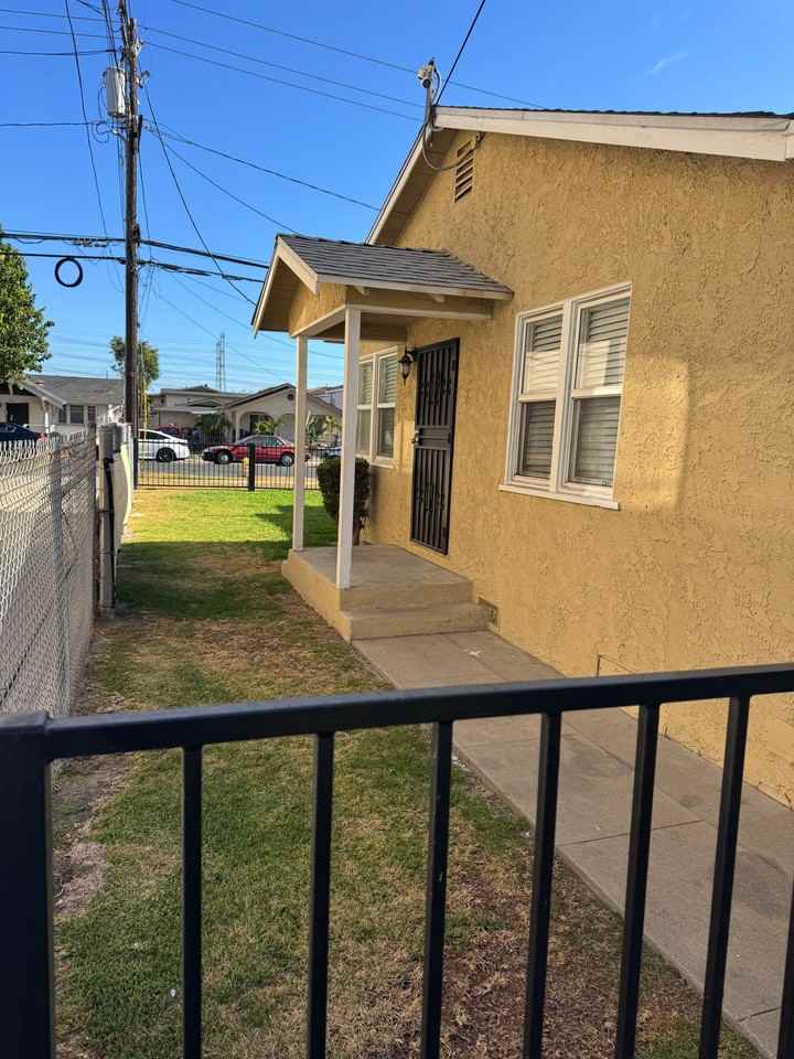 9715 Cedar St - Photo 5 of 15