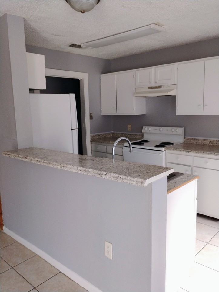 1652 Cedar Lake Dr #D - Photo 2 of 9