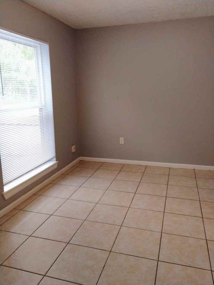 1652 Cedar Lake Dr #D - Photo 5 of 9