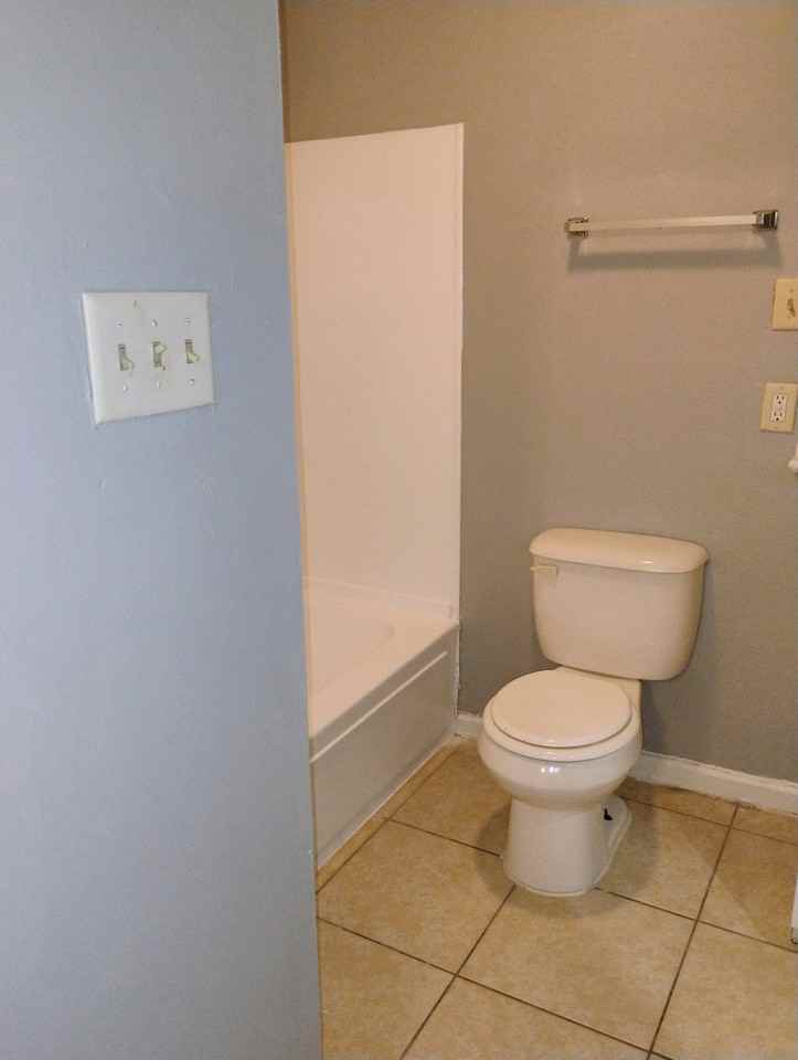 1652 Cedar Lake Dr #D - Photo 7 of 9