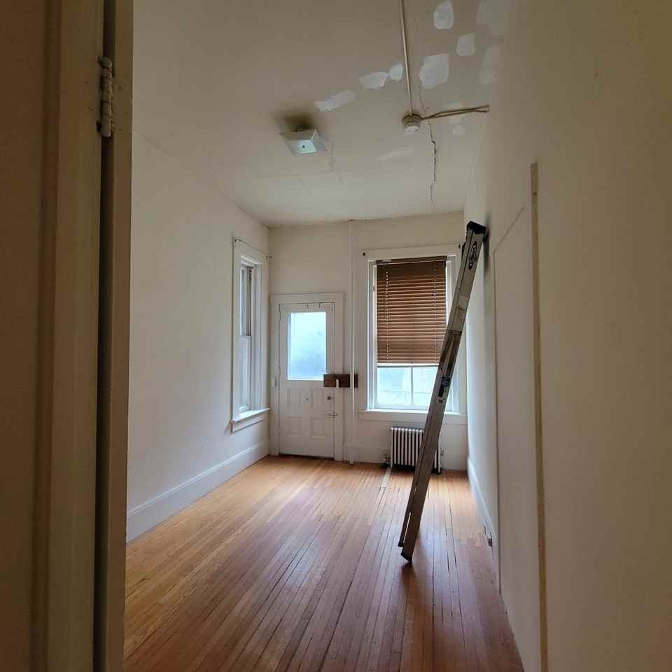380 Pearl St #2 - Photo 3 of 5
