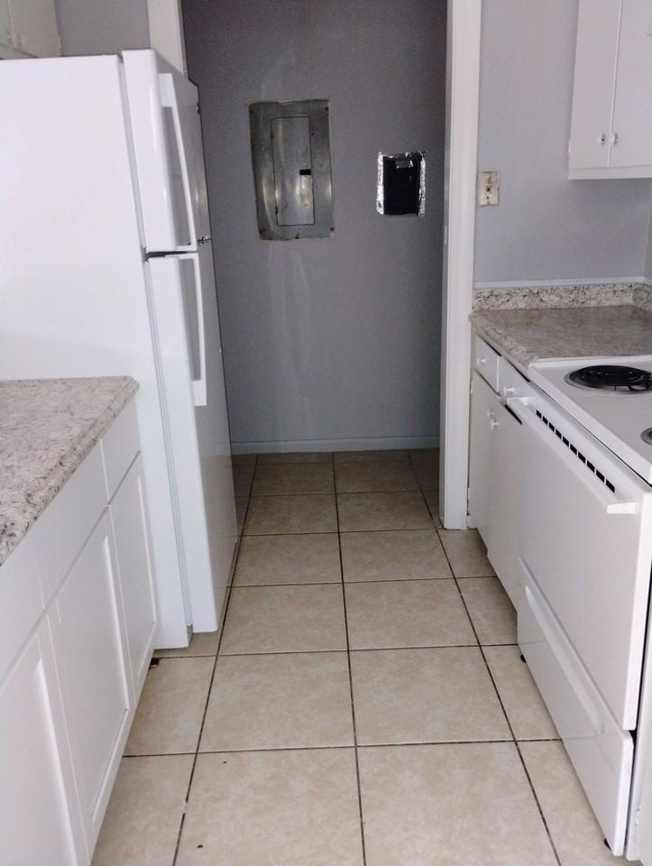 1642 Cedar Lake Dr #B - Photo 2 of 8