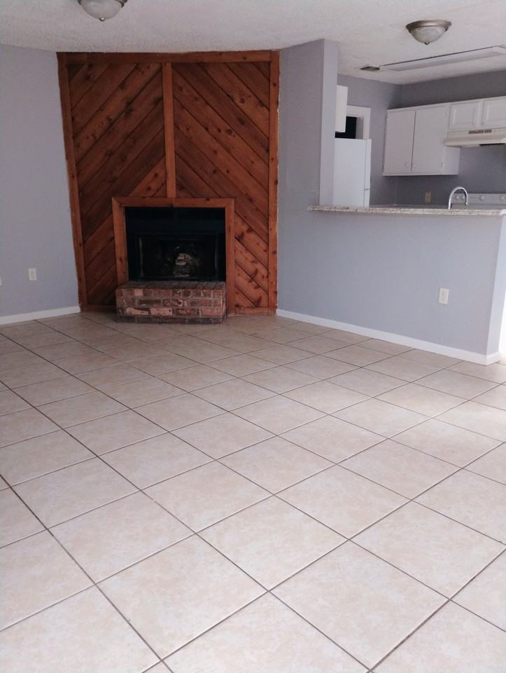 1642 Cedar Lake Dr #B - Photo 3 of 8
