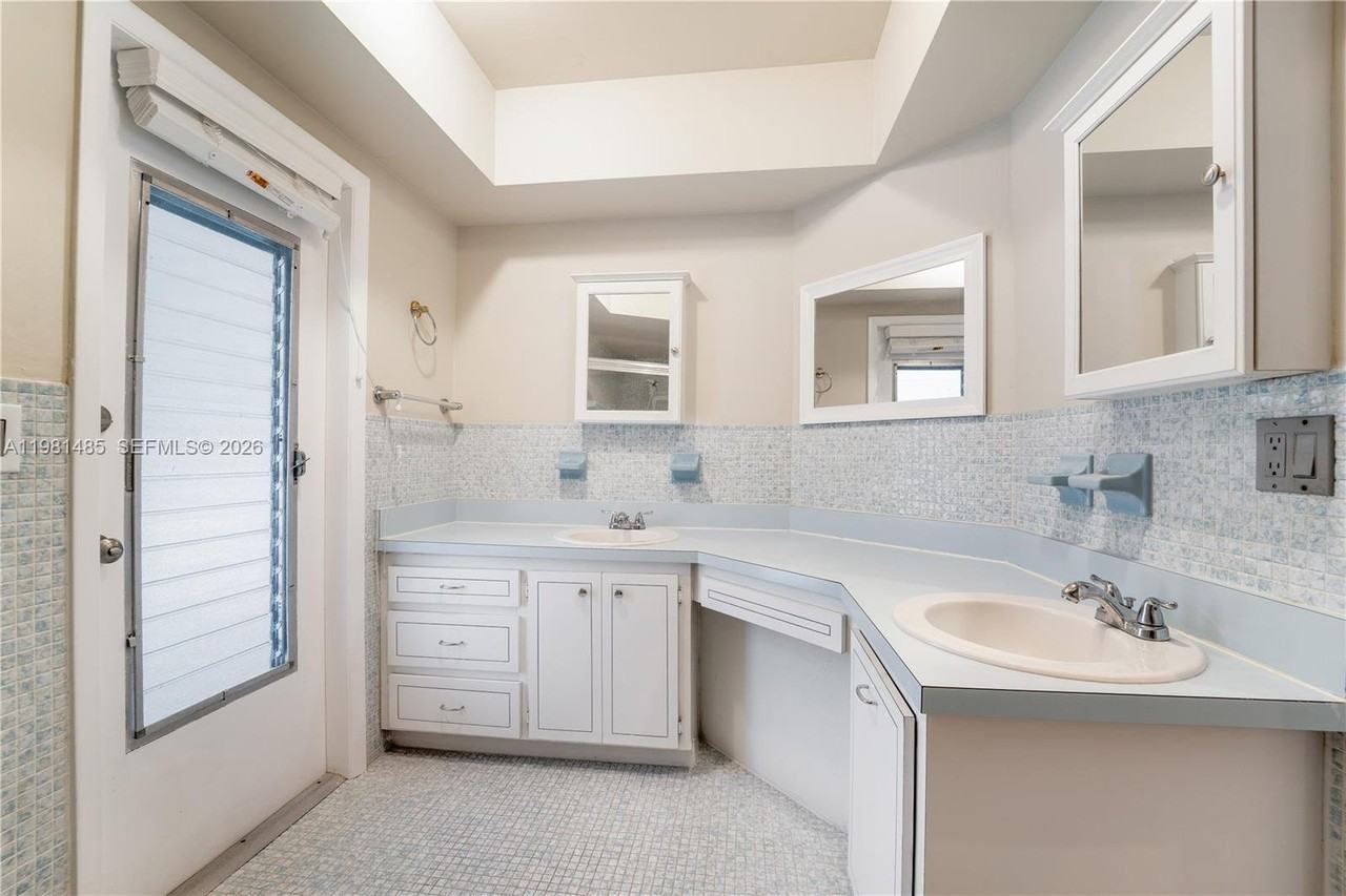 7970 Sw 146th St - Photo 5 of 9