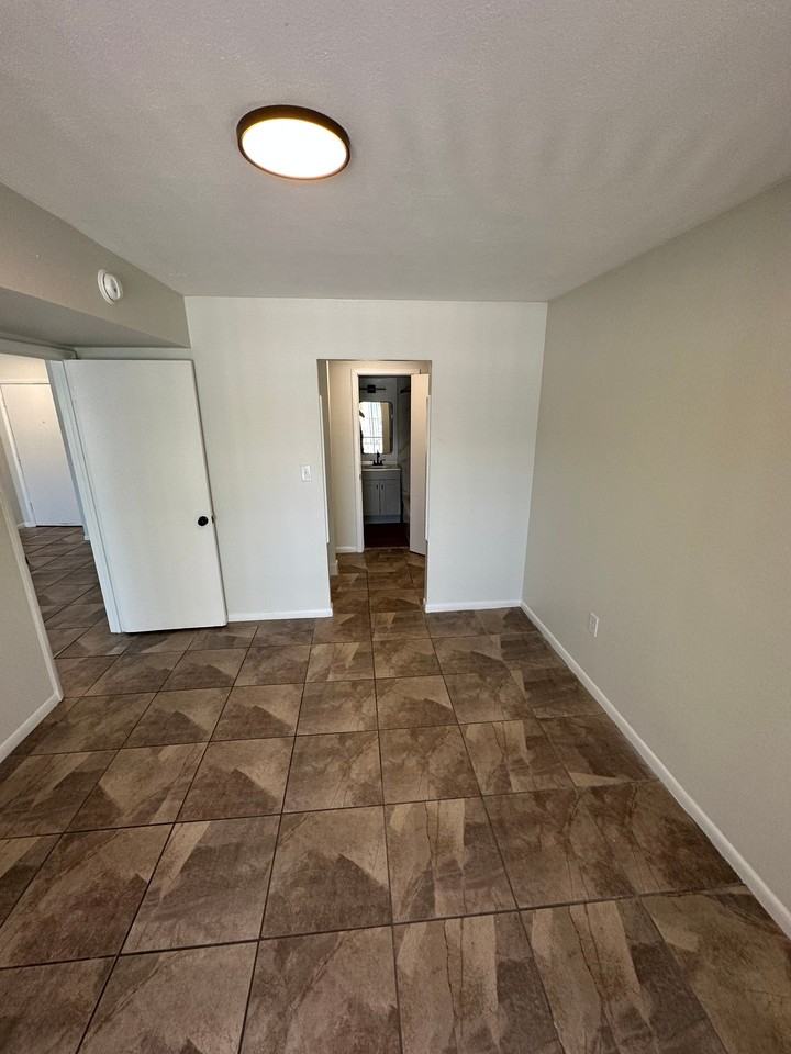 206 Caroline St #603 - Photo 3 of 6