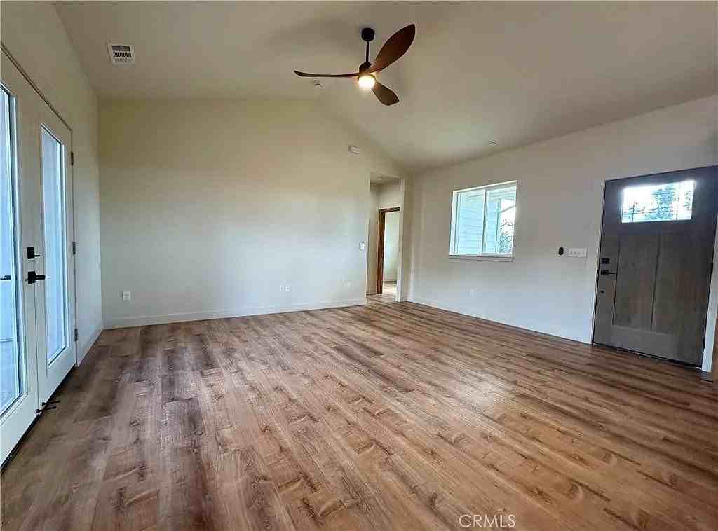 5980 Crestmoor Dr - Photo 3 of 20