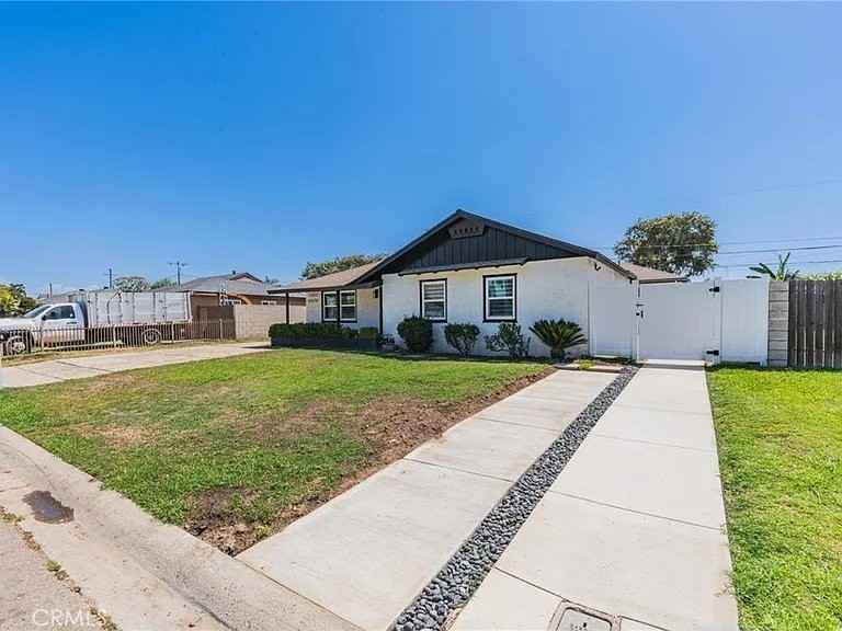 12572 Barbara Ave - Photo 5 of 19