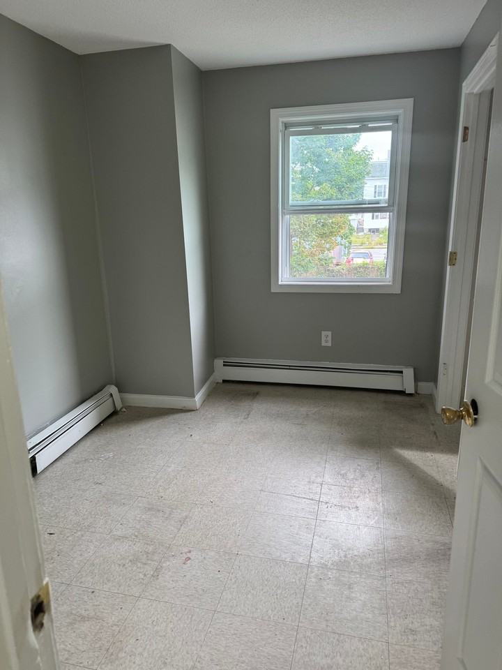 162 Branch St #REAR - Photo 5 of 8