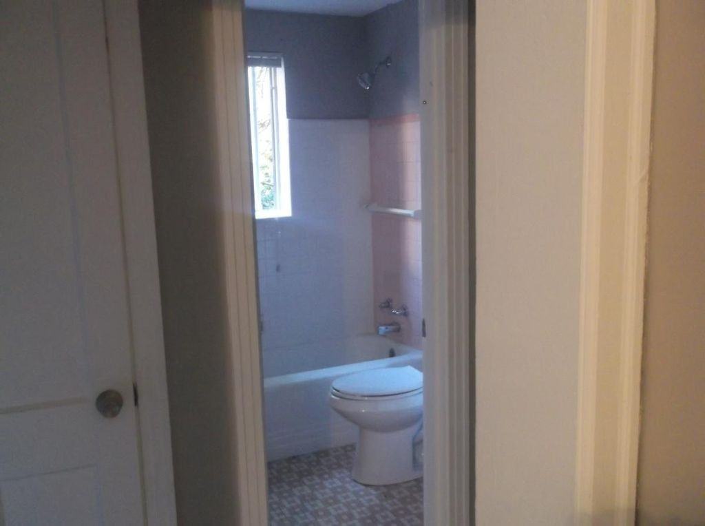 306 S Lauderdale St #4 - Photo 2 of 10