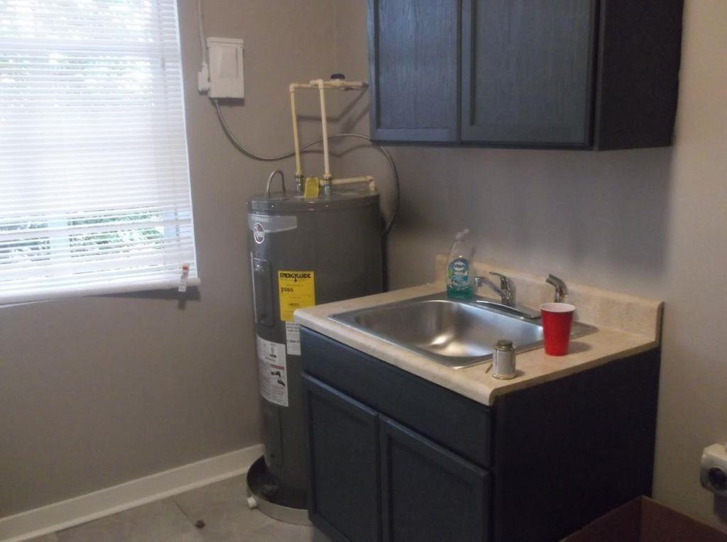 306 S Lauderdale St #4 - Photo 4 of 10