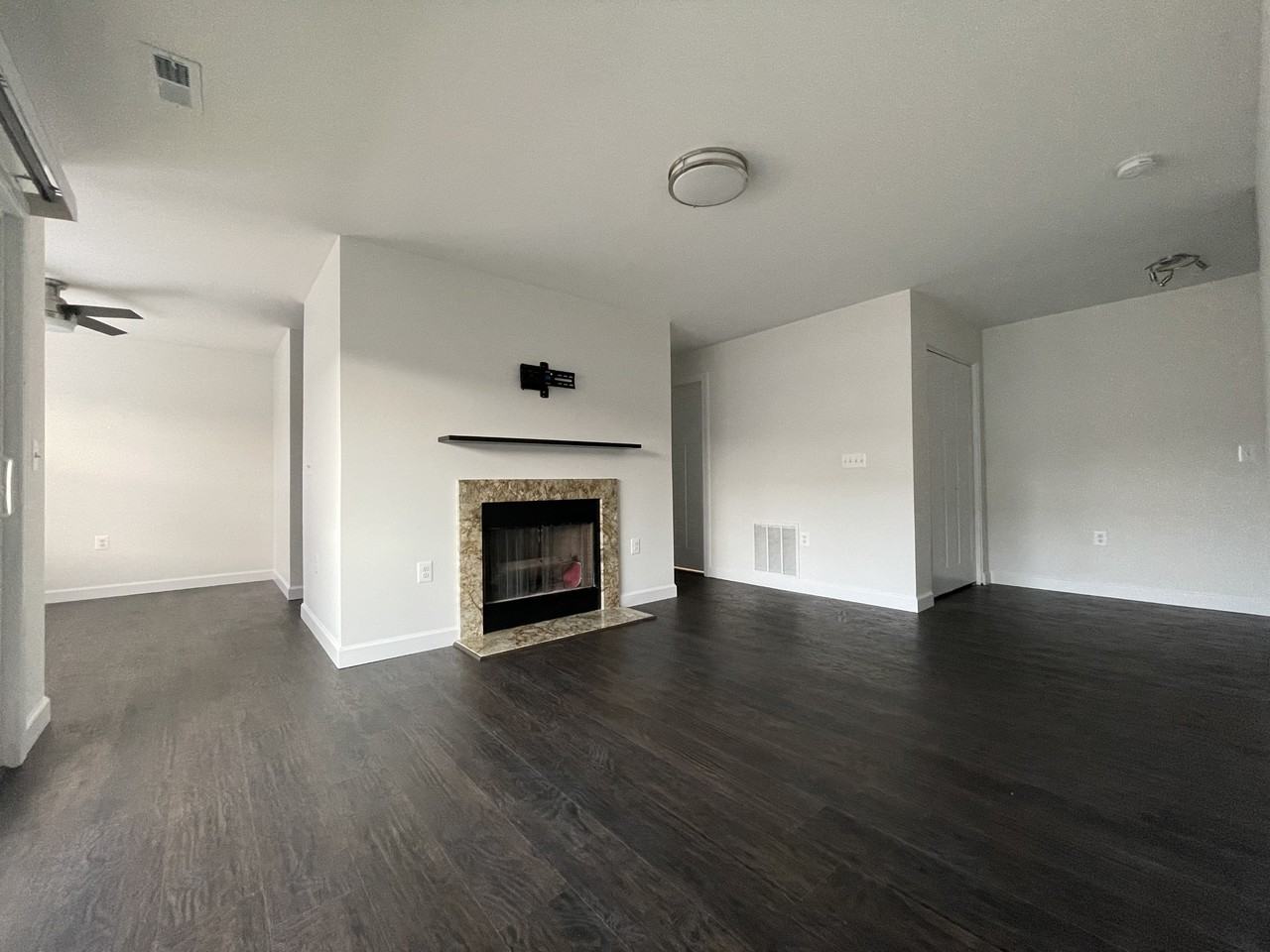 6425 Richmond Hwy #303 - Photo 4 of 15