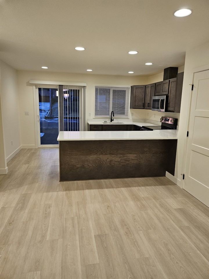 1803 Pacific Ave N #1 - Photo 3 of 13