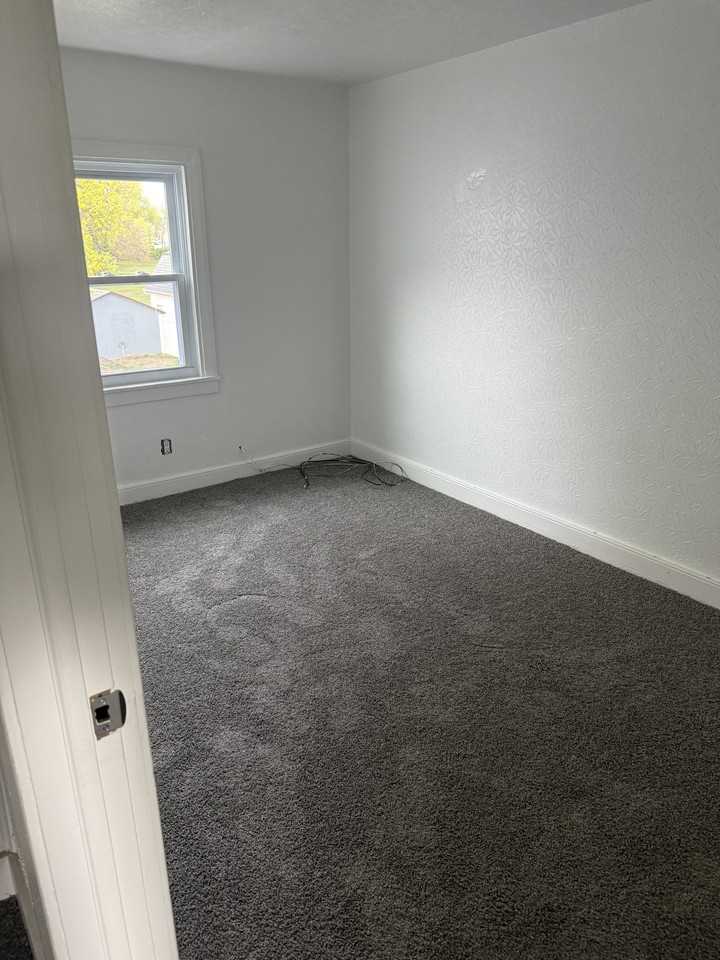 319 Walnut St - Photo 5 of 6