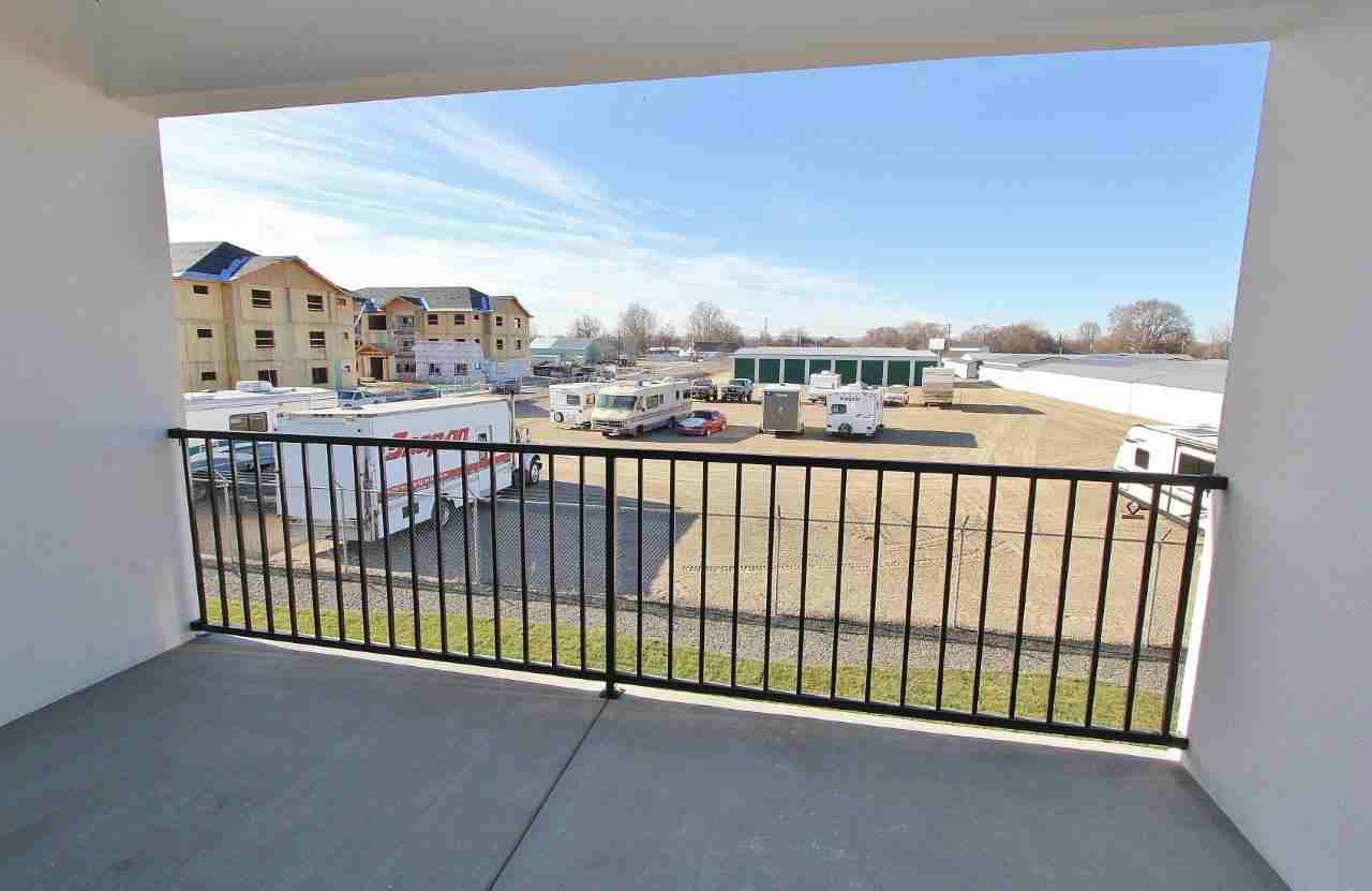 1060 Bighorn St #D - Photo 4 of 20