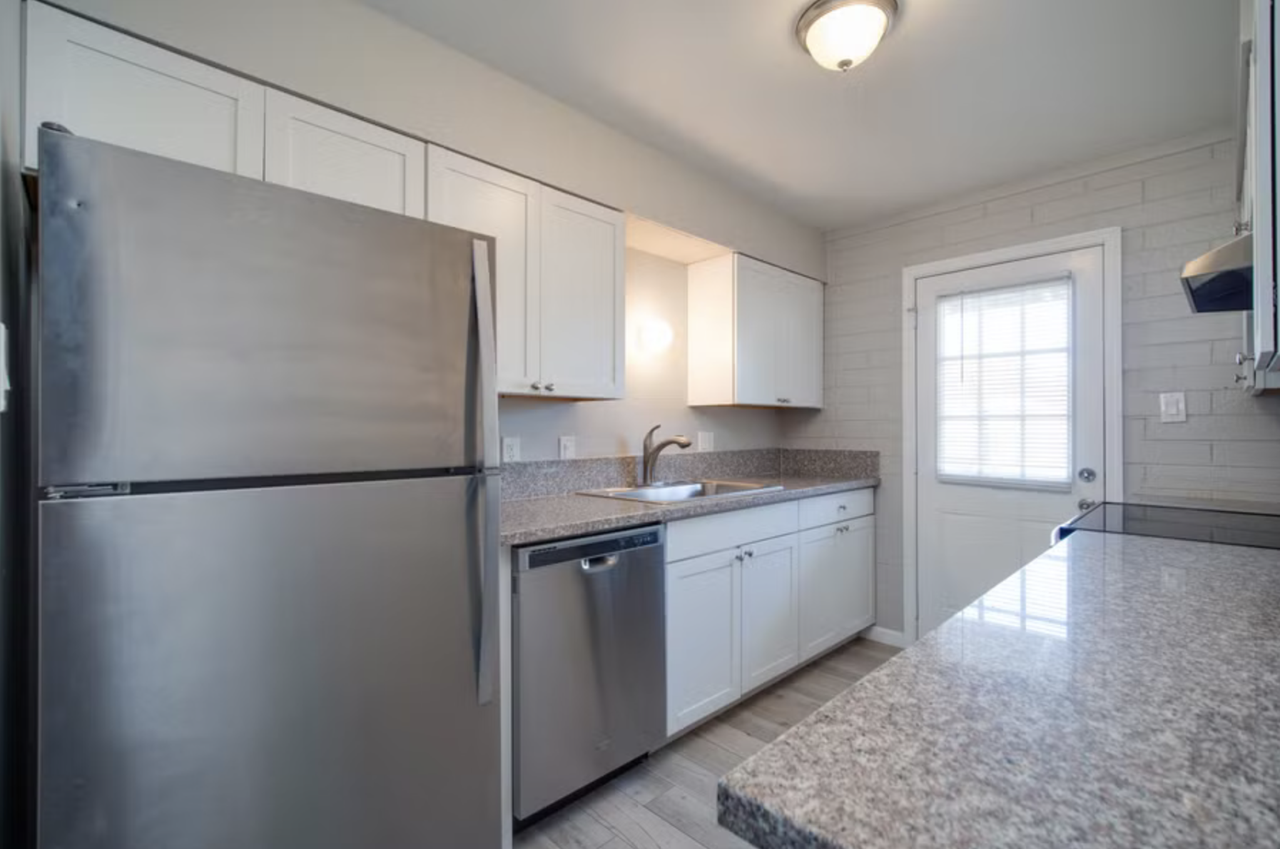 933 S Farmer Ave #945-1