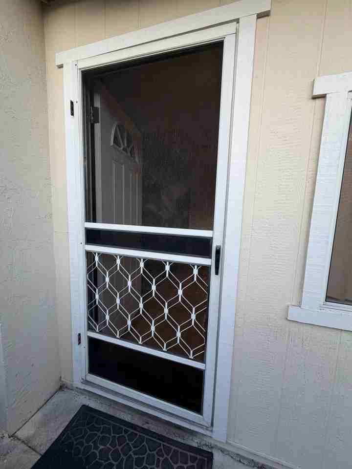 2993 Rossmore Ln - Photo 2 of 7