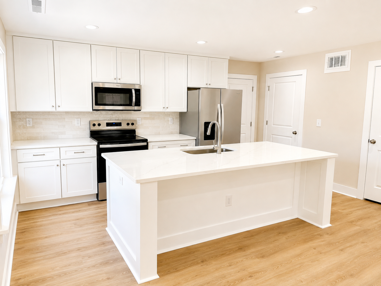 104 N Davis St #B - Photo 3 of 17