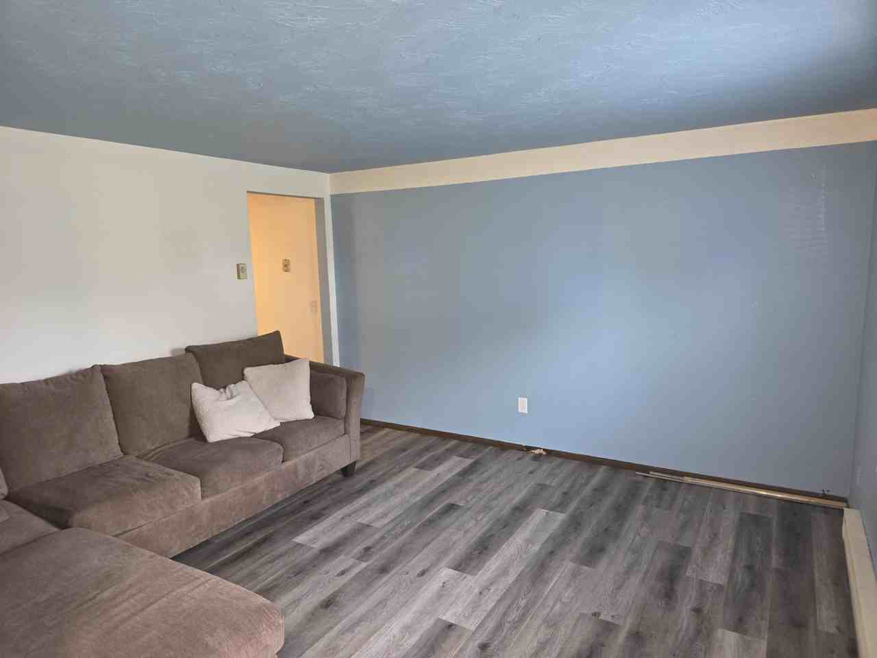 1868 E 42nd St - Photo 2 of 10