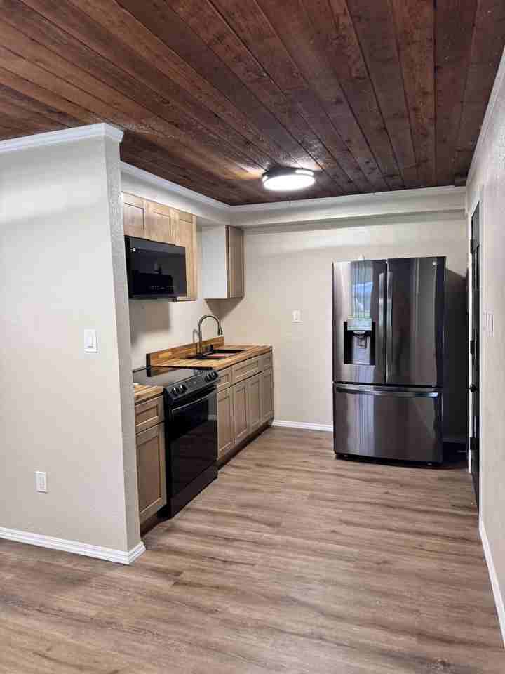 1506 Orange Blossom Ave - Photo 2 of 19