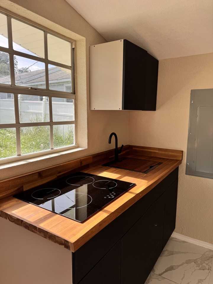 1506 Orange Blossom Ave - Photo 2 of 11