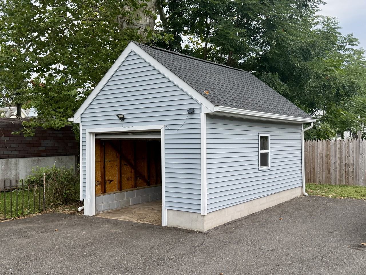 727 Carlton Ave - Photo 2 of 5