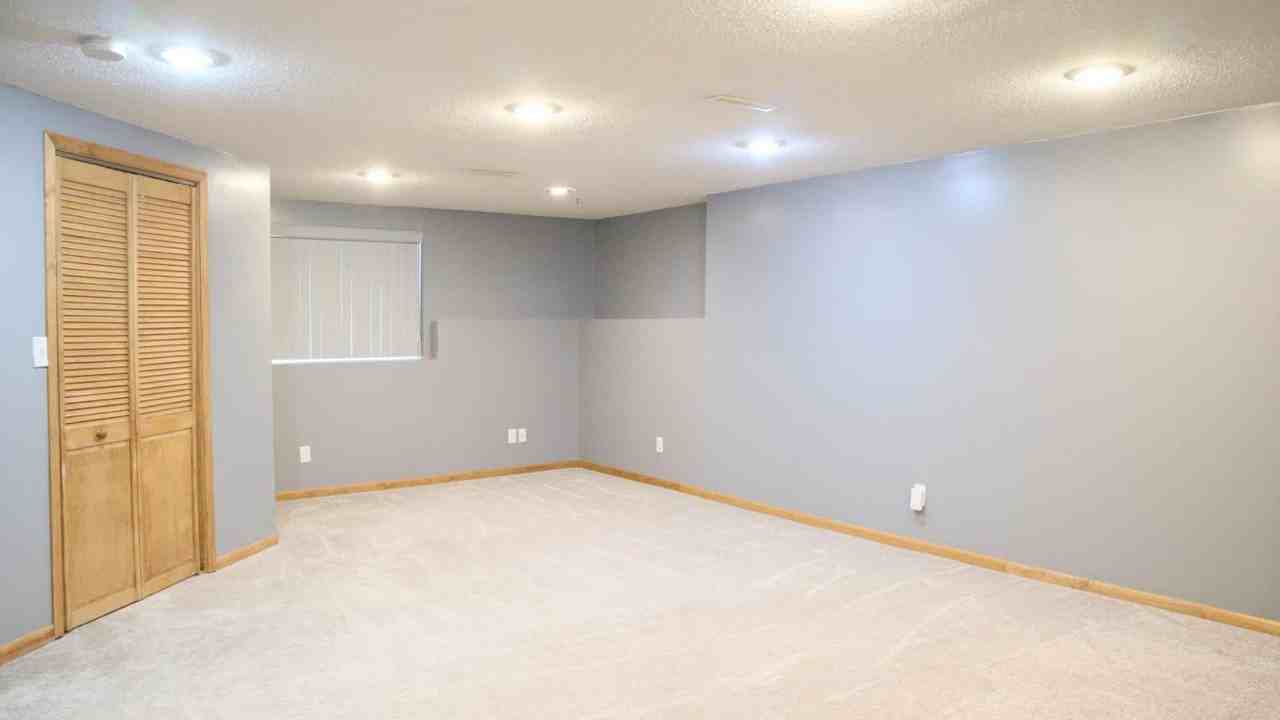 8279 Jeffery Ave S - Photo 5 of 9