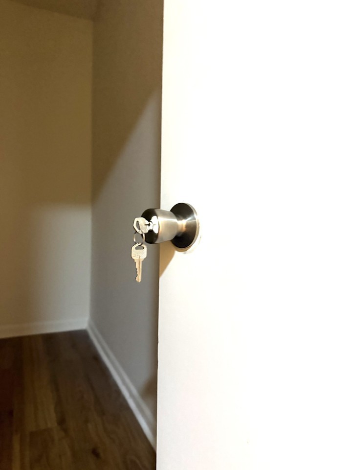 1218 Freemont Ln - Photo 2 of 10
