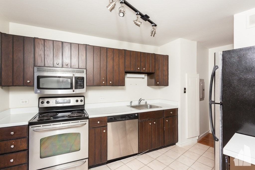 3930 North Pine Grove Avenue, Unit 901 - Photo 3 of 20