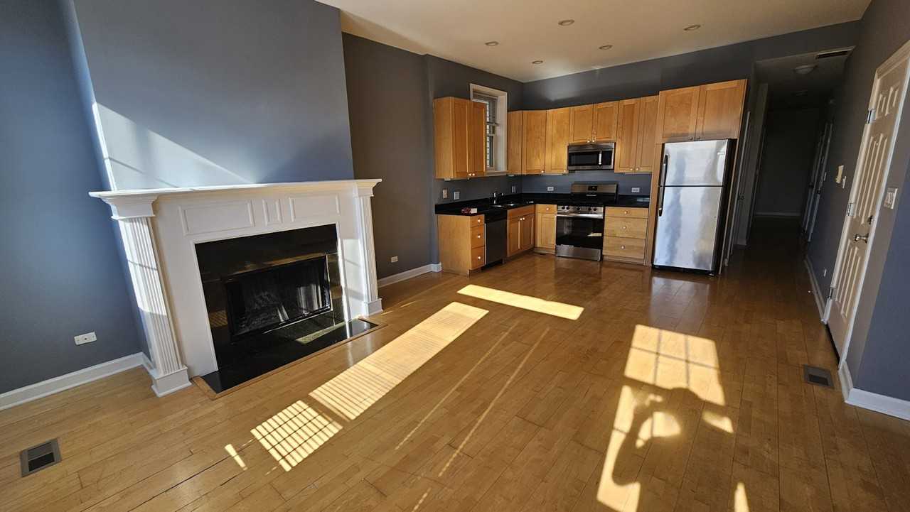 511 North Hartland Court, Unit 2N - Photo 2 of 20