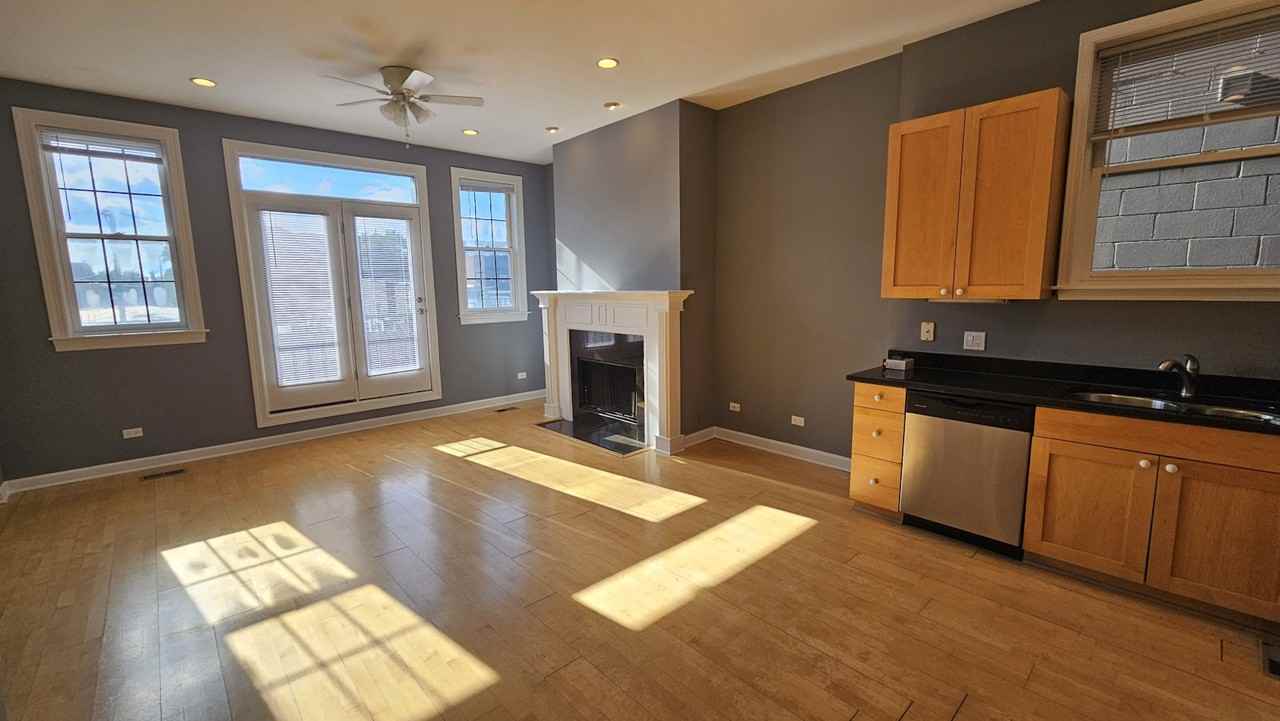 511 North Hartland Court, Unit 2N - Photo 3 of 20