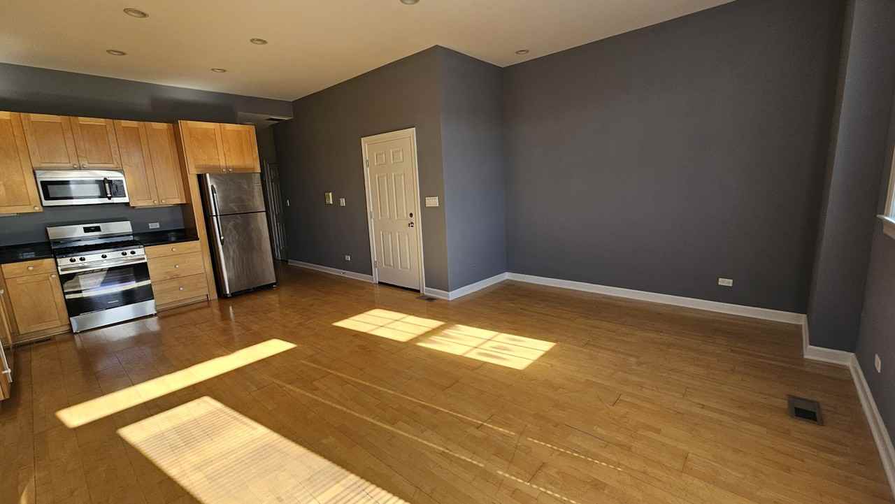 511 North Hartland Court, Unit 2N - Photo 4 of 20