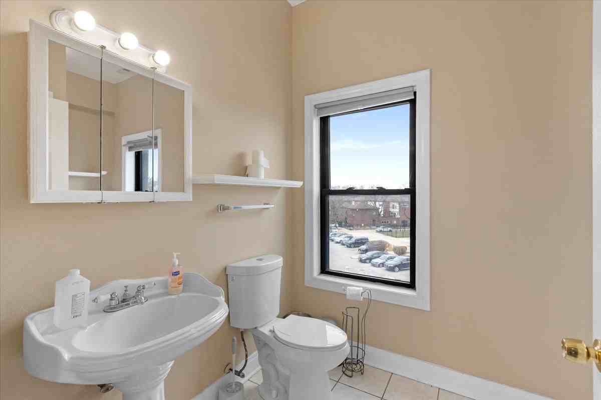 1046 North Milwaukee Avenue, Unit 3 - Photo 7 of 13