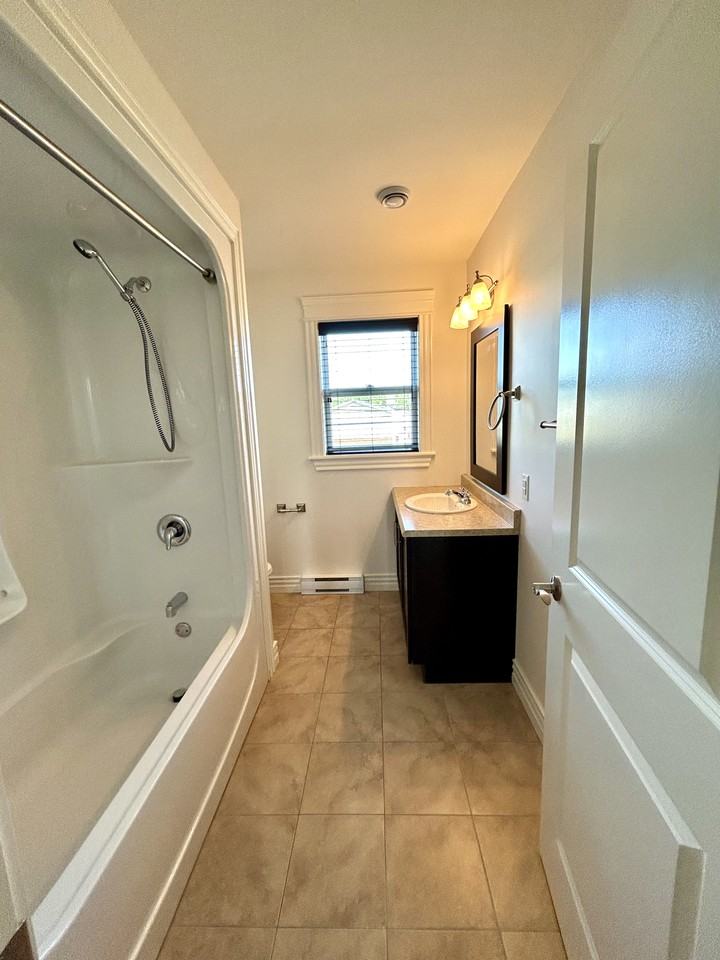 385 Blackmarsh Road - Photo 5 of 13
