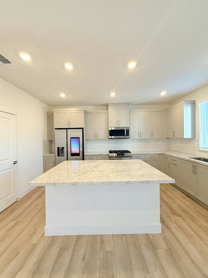 3948 Telluride Street - Photo 4 of 22