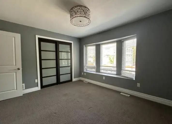 1531 Queen St E - Photo 6 of 12
