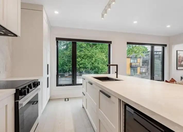 20 Leslie Gardens Lane - Photo 7 of 21