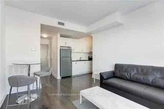 683 Danforth Ave #201 - Photo 5 of 9