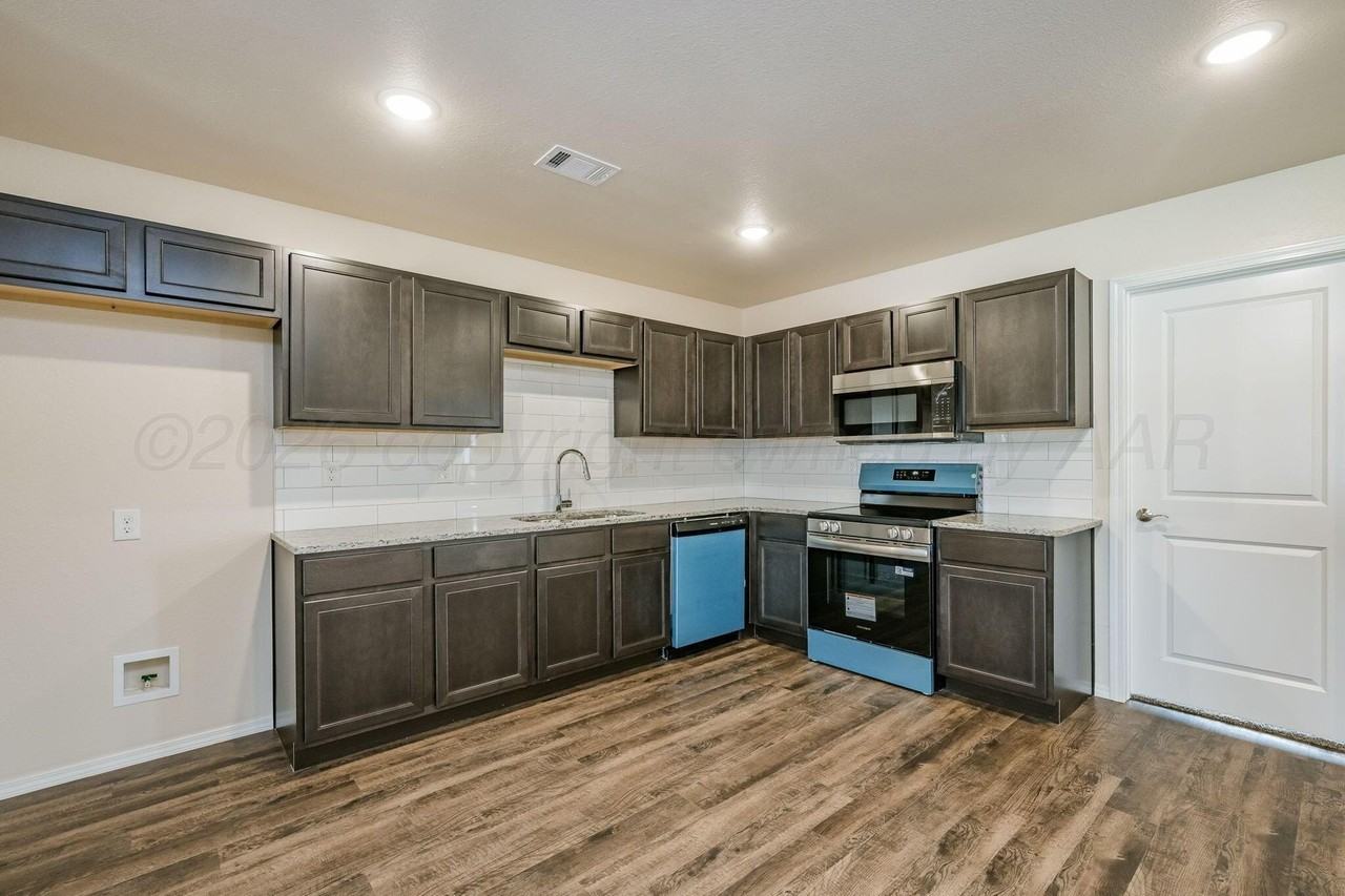 4401 Sunset St - Photo 6 of 19