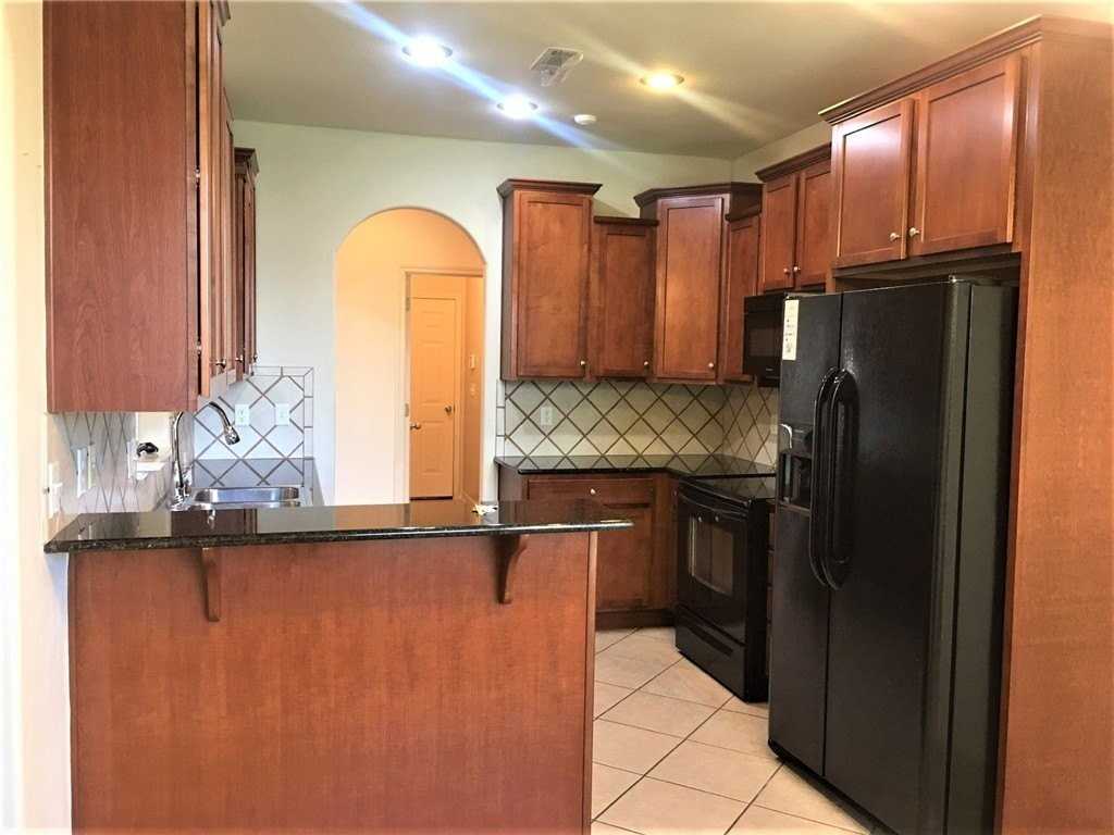 3219 W Thornbrook St - Photo 4 of 12